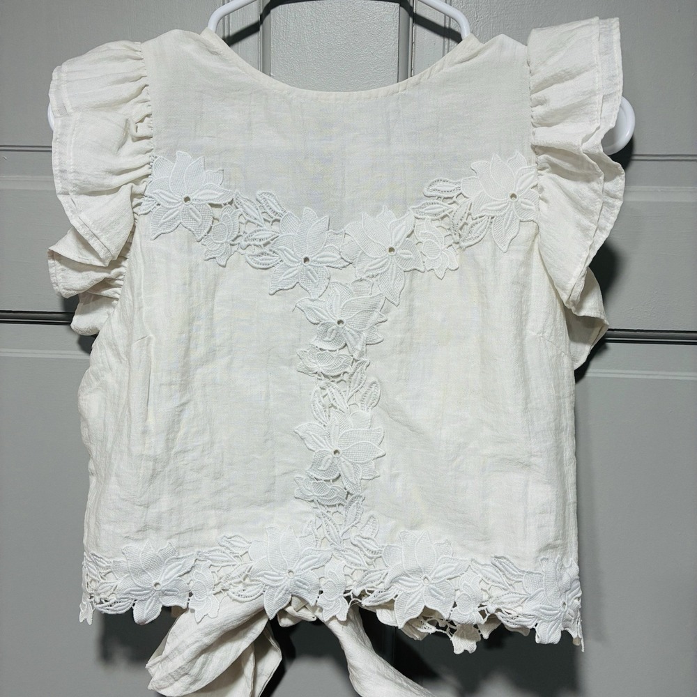 Chicwish Womens White Lace Blouse Puff sleeves Size‎ Large Open Back with a Lace